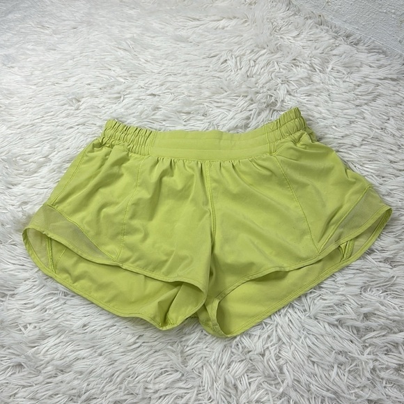 Lululemon Hotty Hot Short II *2.5" Lemon Vibe - Picture 1 of 6